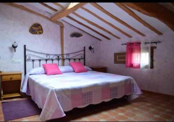 Na fotografii je vidět objekt Casa la ilera nacházející se ve městě Cihuri.