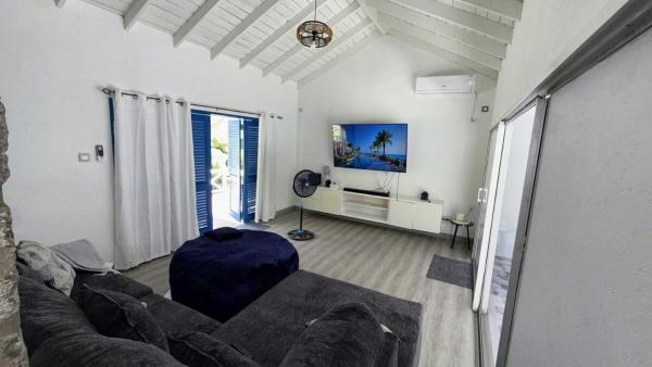 Op de foto is het object The GRΣΣK Cottage te zien, gelegen in de stad Ribishi.