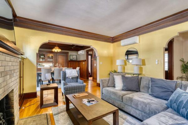 Spacious Group Retreat - 5br - Sleeps 12 - Portland, OR