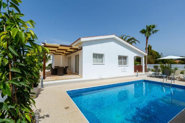Bungalow Alexia - Garden Oasis near Coral Bay Beach, Pegeia