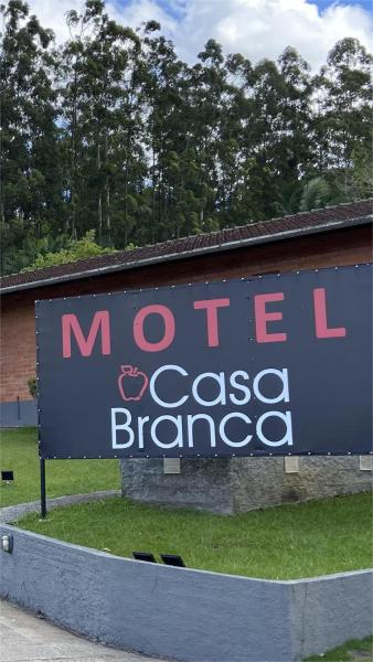 Nella foto è visibile l'oggetto Motel Casa Branca situato nella città di Blumenau.