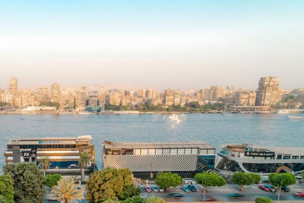 A la foto es mostra l'objecte شقة فندقية اطلالة عالنيل بالكامل في قلب القاهرة بجوار الفورسيزون situat a la ciutat de El Caire.
