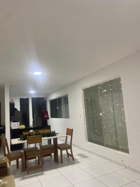 A la foto es mostra l'objecte Casa para o Natal perto do palco centro, 3 quarto situat a la ciutat de Saloá.