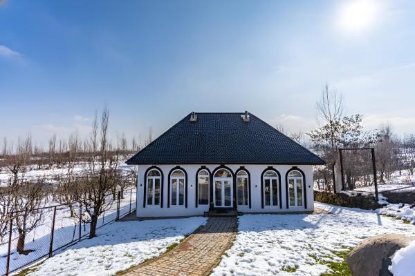A la foto es mostra l'objecte The Zoey Villa, with Central Heating, Bonfire, BBQ & Complimentary Breakfast situat a la ciutat de Khor.
