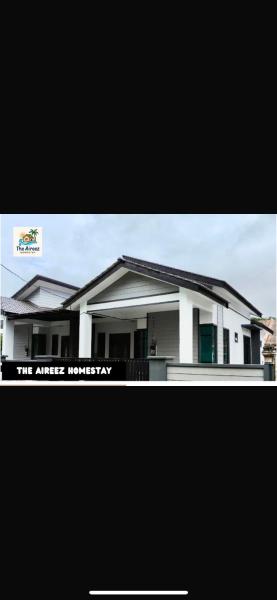 The photo shows the The Aireez Homestay located in the city of Batu Lima.