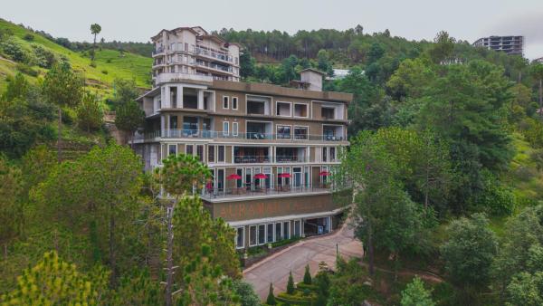 A la foto es mostra l'objecte The Manor Sports and Wellness Hotel situat a la ciutat de Nāldera.