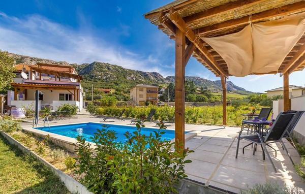 2 Bedroom Beautiful Apartment In Baska - Baška
