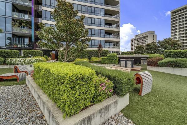 Фотография 4: Nice in New Acton - 2bd 2bth Apt