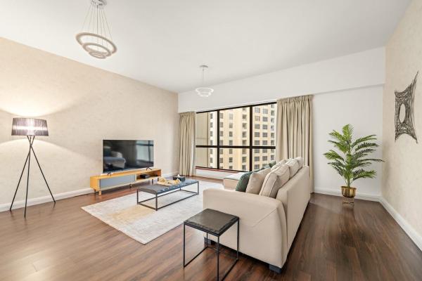 A la foto es mostra l'objecte FIRST CLASS 2BR Vibrant Retreat Near JBR Beach situat a la ciutat de Dubai.