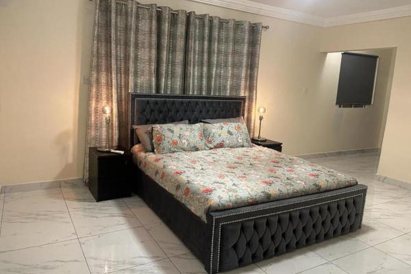 3 Bed Apartment Sleeps 6 - Ensuites Parking Wifi - Sierra Leone