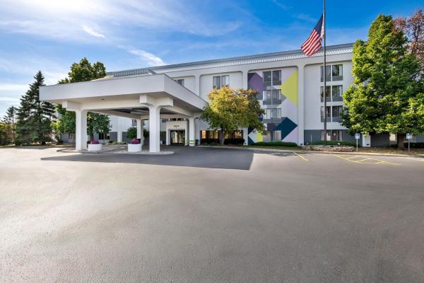 Foto 1: Spark by Hilton Green Bay