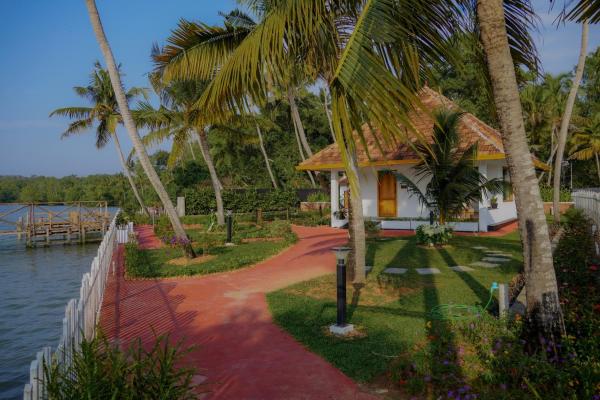Lakefront Villa With Bathtub & Backwater Views Varkala - Kerala