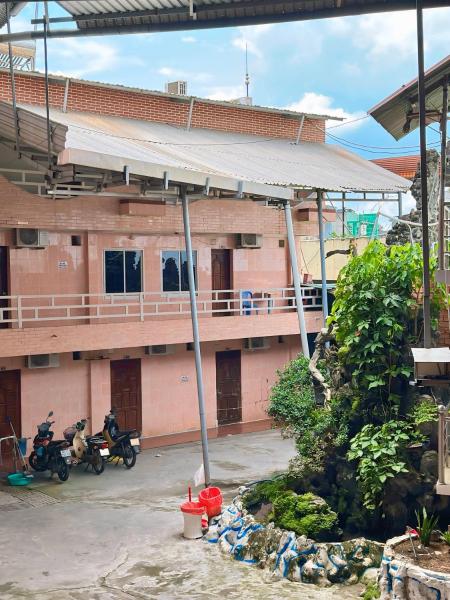 På billedet ses objektet Nhà Nghỉ Quỳnh Hương - Quynh Huong Hostel beliggende i byen Long Thành.