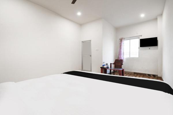 The photo shows the HOTEL O SHIVA RESIDENCY INN located in the city of Nāmkom.