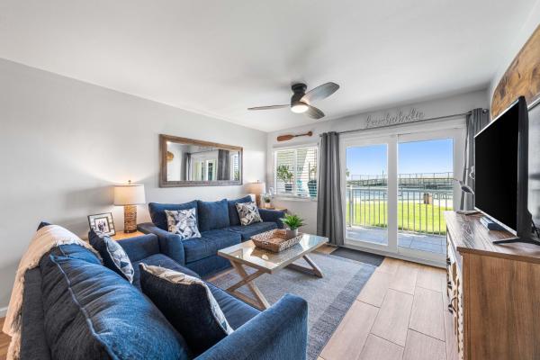 A la foto es mostra l'objecte Holiday Surf and Racquet Unit 105 situat a la ciutat de Destin.