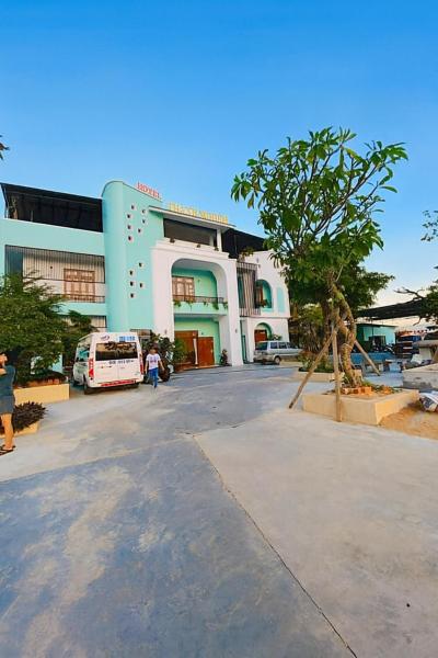 Op de foto is het object Thành Nghiêm Hotel Ninh Hòa te zien, gelegen in de stad Buôn Lác.