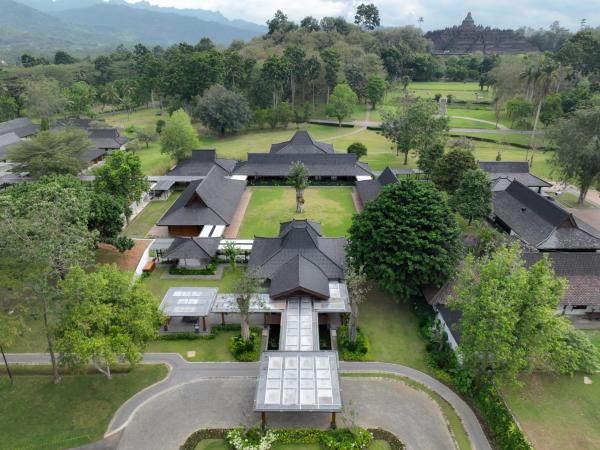 På bildet vises objektet Manohara Borobudur Cultural Center som ligger i byen Sekatonan.
