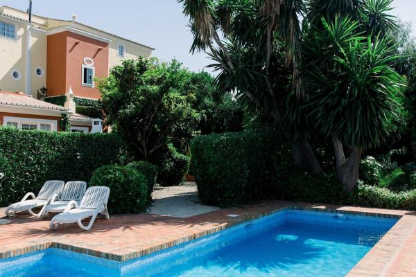 Tranquil Garden Getaway With Pool & Charm Old Town - Lagos