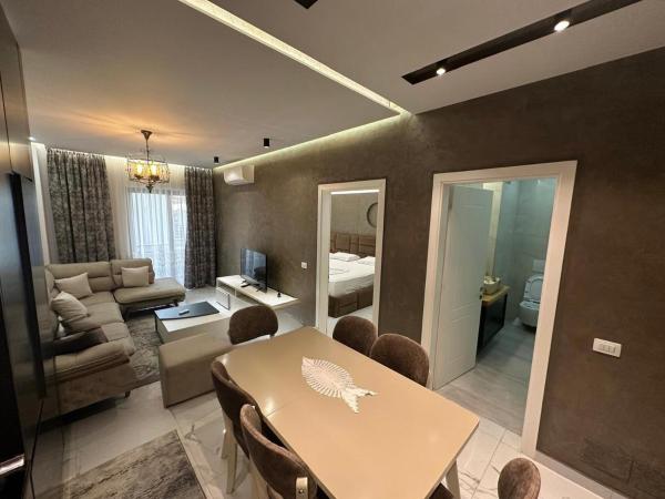A la foto es mostra l'objecte Apartament Gjini situat a la ciutat de Golem.