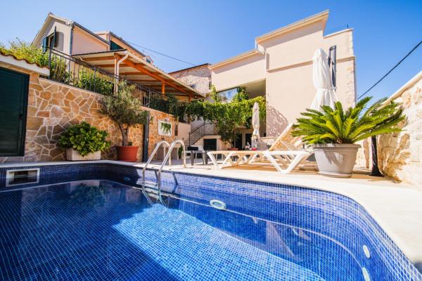 A la foto es mostra l'objecte Apartments Ante 1 Hvar center, pool situat a la ciutat de Hvar.