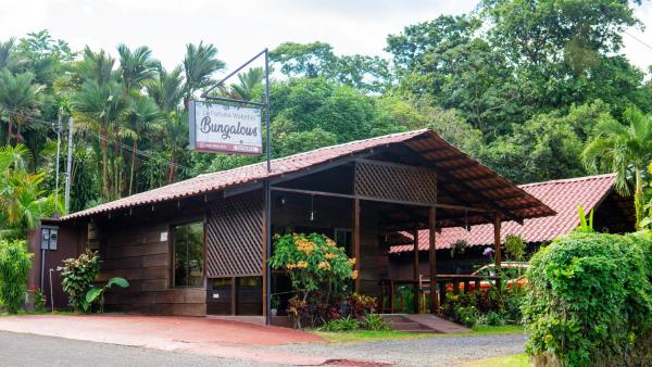 Auf dem Foto ist das Objekt La Fortuna Waterfall Bungalows in der Stadt Fortuna zu sehen.