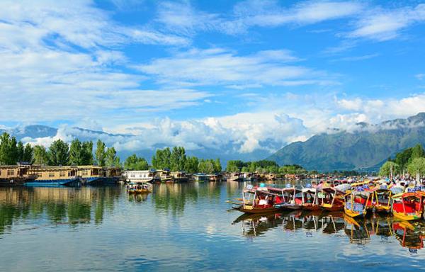 A la foto es mostra l'objecte Hotel Green Leaf Srinagar situat a la ciutat de Srinagar.