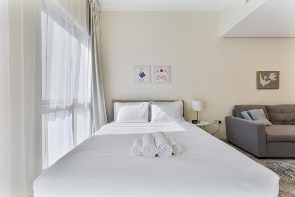 A la foto es mostra l'objecte Splendid Studio near Canal & famous Golf Clubs situat a la ciutat de Dubai.