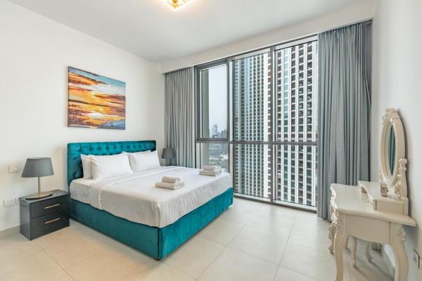 På billedet ses objektet Central 2BR Downtown Views EB beliggende i byen Dubai.