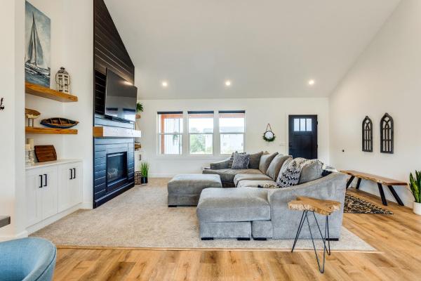 Close To Ocean Beaches, Hot Tub! Fire Pit! Dog Friendly! Seas The Moment - Yachats, OR