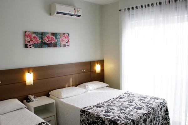 Na fotografii je vidět objekt Hotel Porto Madero nacházející se ve městě Florianópolis.