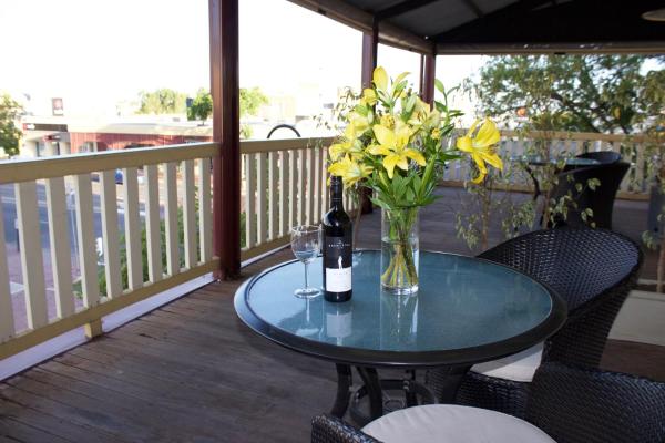 Na zdjęciu widoczny jest obiekt Balcony On Sixth Lodge położony w mieście White Sands.