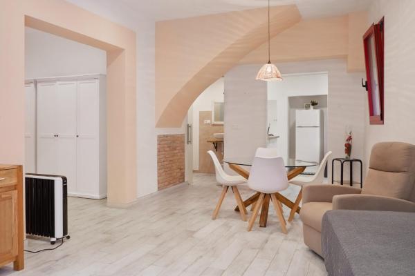 På billedet ses objektet Apartamento Loft en el centro de Peralada beliggende i byen Peralada.