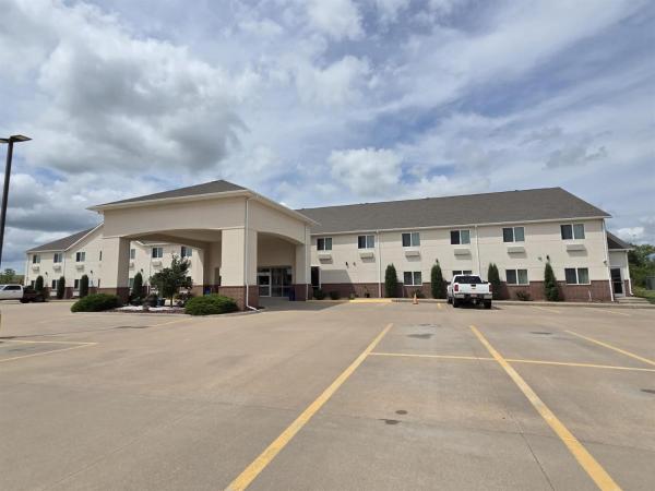 Na zdjęciu widoczny jest obiekt Days Inn & Suites by Wyndham El Dorado położony w mieście Augusta.