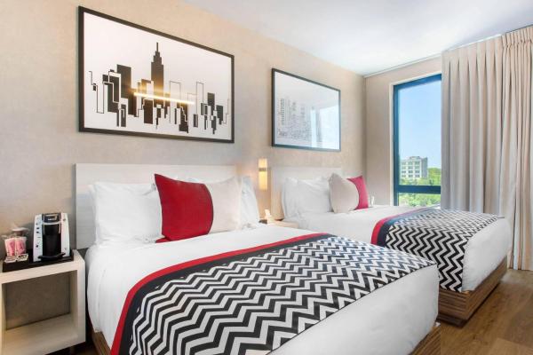 La photo montre l'objet Insignia Hotel Brooklyn, an Ascend Collection Hotel situé dans la ville de Brooklyn.
