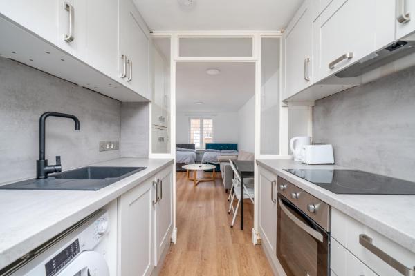 Modern Studios, Garden, 2 Double Beds, 3 Min To Tube, Fast Wifi - Epsom