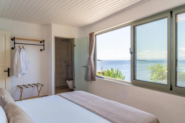 La photo montre l'objet Aerie House Skiathos 2 bedroom 2 bathroom apartment with sea view situé dans la ville de Skiathos Chora.