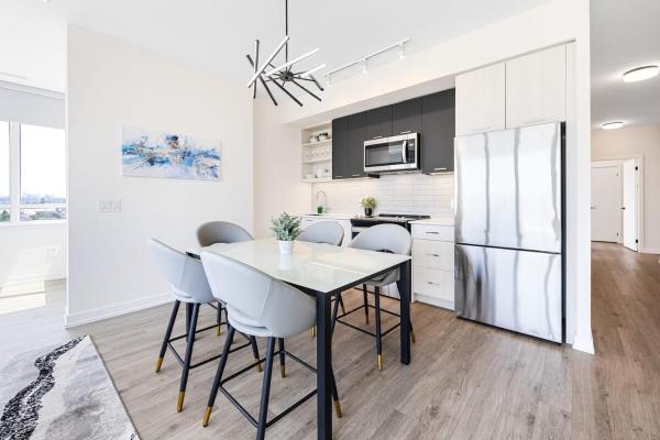 Spacious 3-bedroom Skyloft With Beautiful City Views And Parking - Toronto
