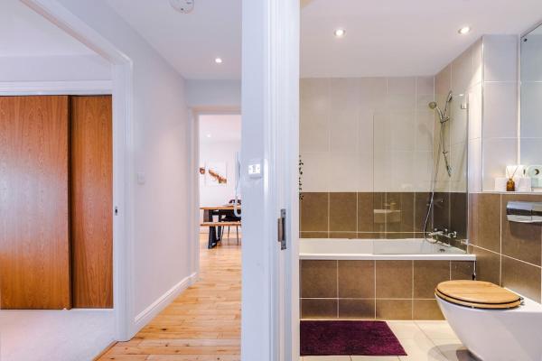 Foto 8: 2 bed, 2 bath apartment in Roundhay