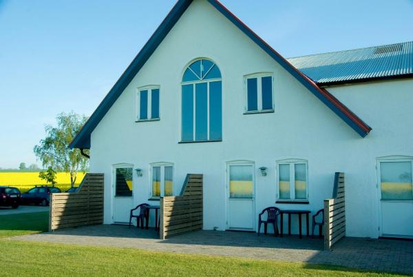 Na fotografii je vidět objekt Skönadal B&B nacházející se ve městě Gislöv.