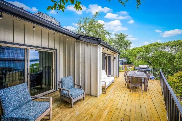 Waterfront Deck Fishing Canyon Lake Family Vacation - Wimberley, TX
