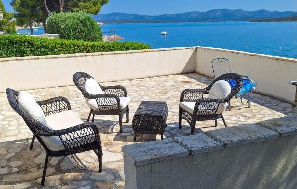 1 Bedroom Beautiful Apartment In Betina - Betina