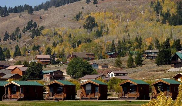 Comfortable Lakefront Cabin Near West Yellowstone, Montana - West Yellowstone, MT