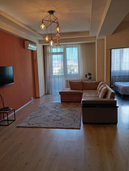 1 Bedroom Tsereteli Avenue Cozy Apartment, Tbilisi