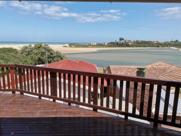 Na zdjęciu widoczny jest obiekt Bliss on the Bay położony w mieście Aston Bay.