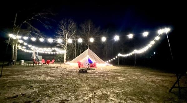 Στη φωτογραφία φαίνεται το αντικείμενο Rustic Bell Tent on a Texan Farm, Nestled in the Sam Houston National Forest, Perfect for a Weekend Getaway που βρίσκεται στην πόλη Cut and Shoot.