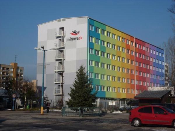 A la foto es mostra l'objecte Uninova Hostel situat a la ciutat de Dvorník.