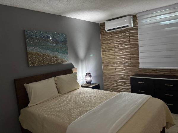 Private Apartment Near Sju Solar Battery - Loíza