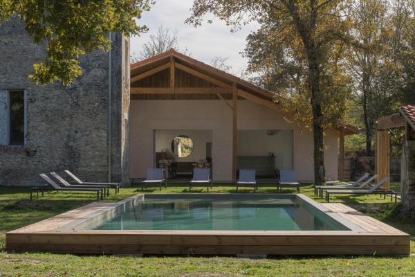 A la foto es mostra l'objecte DOMAINE De PLAISANCE situat a la ciutat de Cachen.