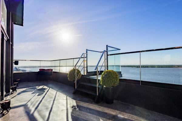 På bilden syns objektet Xtay Cais Rooftop -Estúdios completos e Rooftop para o Rio Guaíba som ligger i staden Eldorado do Sul.