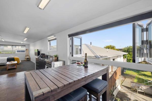A la foto es mostra l'objecte Beach Studio - coastal escape near Fitzroy Beach situat a la ciutat de Fitzroy.